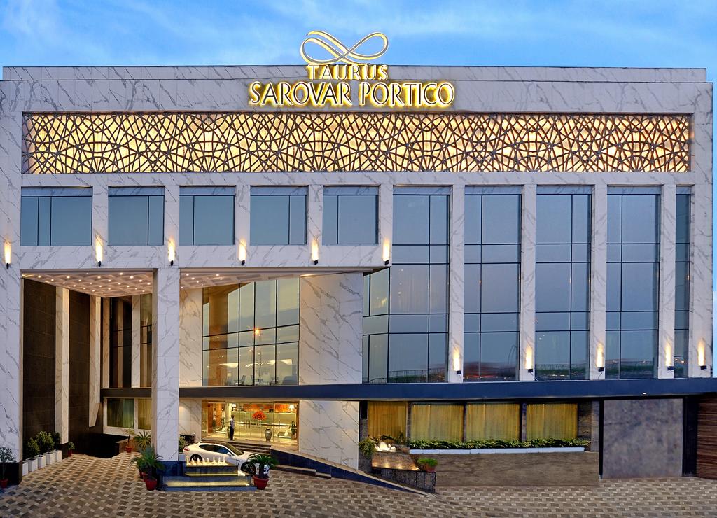 Taurus Sarovar Portico Hotel